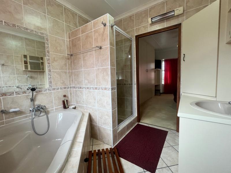 4 Bedroom Property for Sale in Fraaiuitsig Western Cape